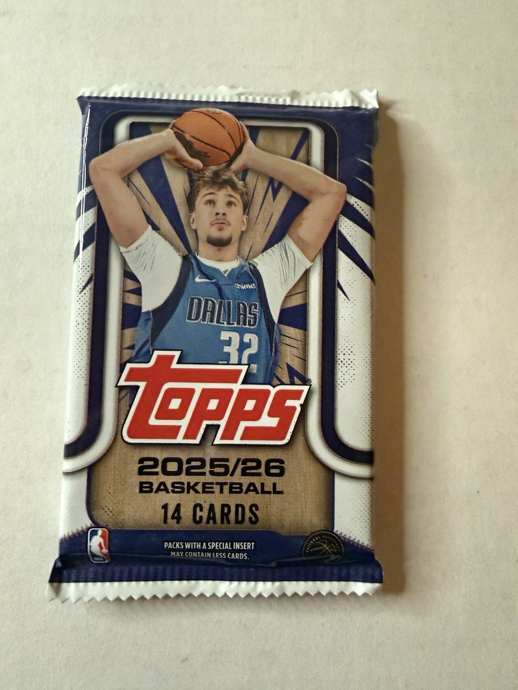 Topps 2025/26 NBA Basketball Sealed Trading Card Pack 14 Cards